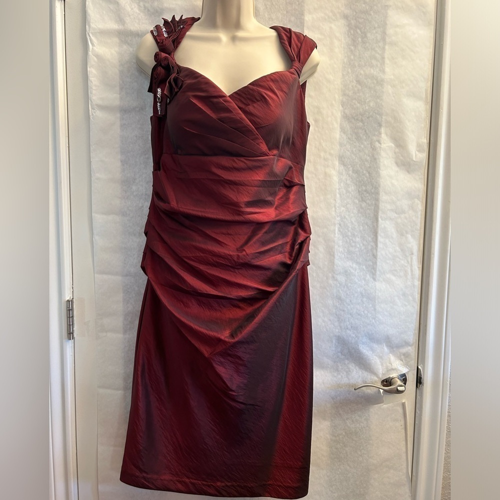 Dress Barn Holiday cocktail metallic burgundy fully lined‎ dress Sz-10.  X9